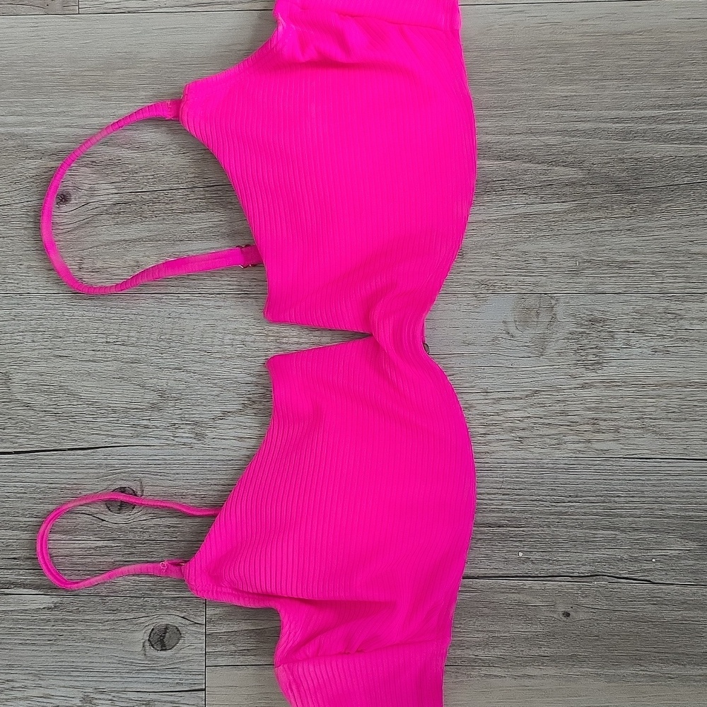 Vibrant Pink Women's Bikini Under Wire Top